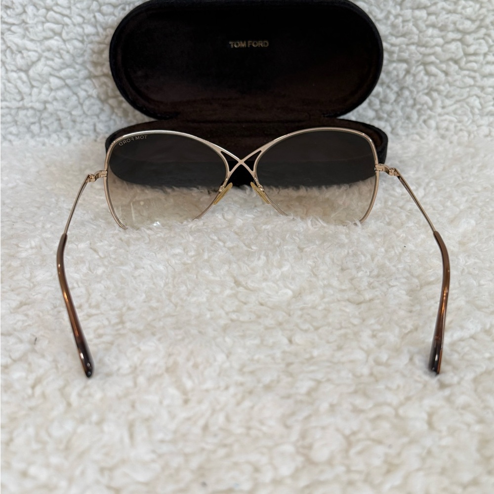 Tom Ford Elegant Gold Sunglasses - Picture 3 of 8